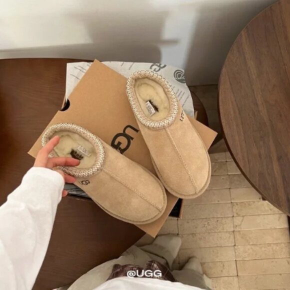 UGG Cream Slippers for Women - Picture 4 of 8